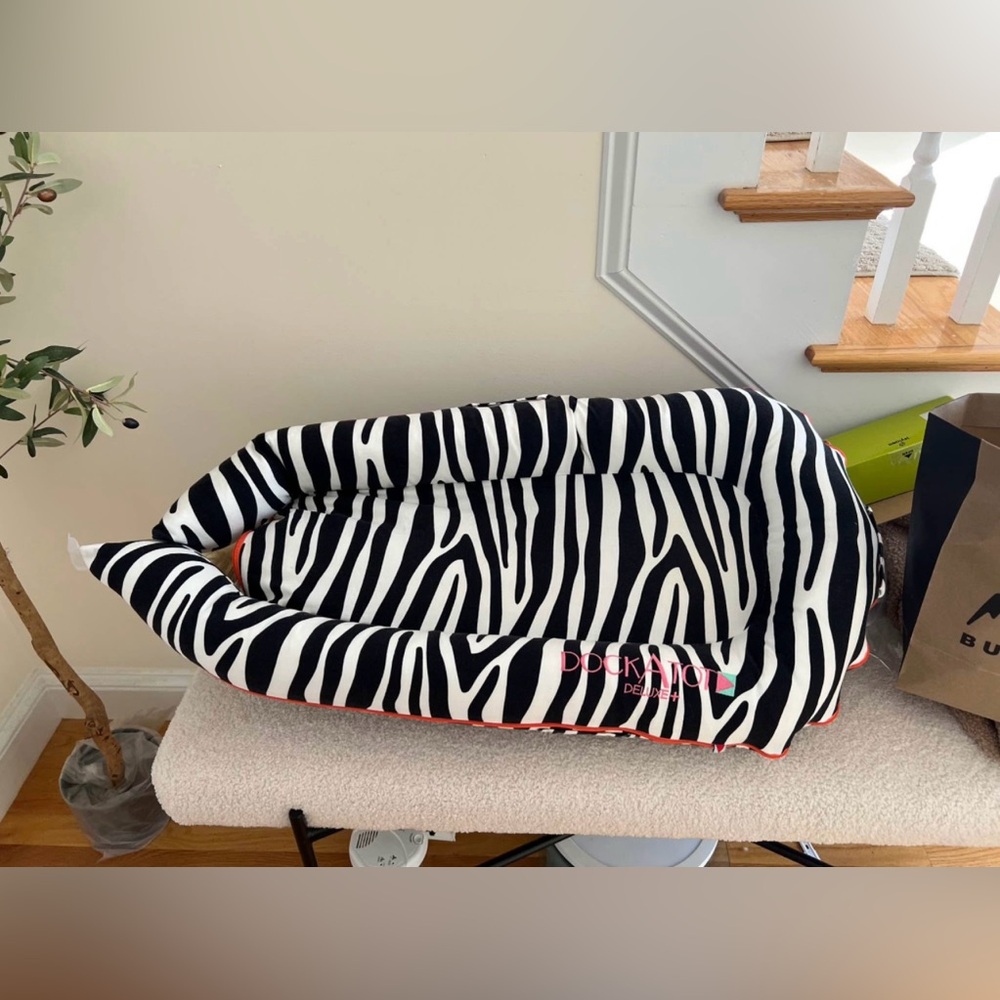 dockatot Zebra Print deluxe